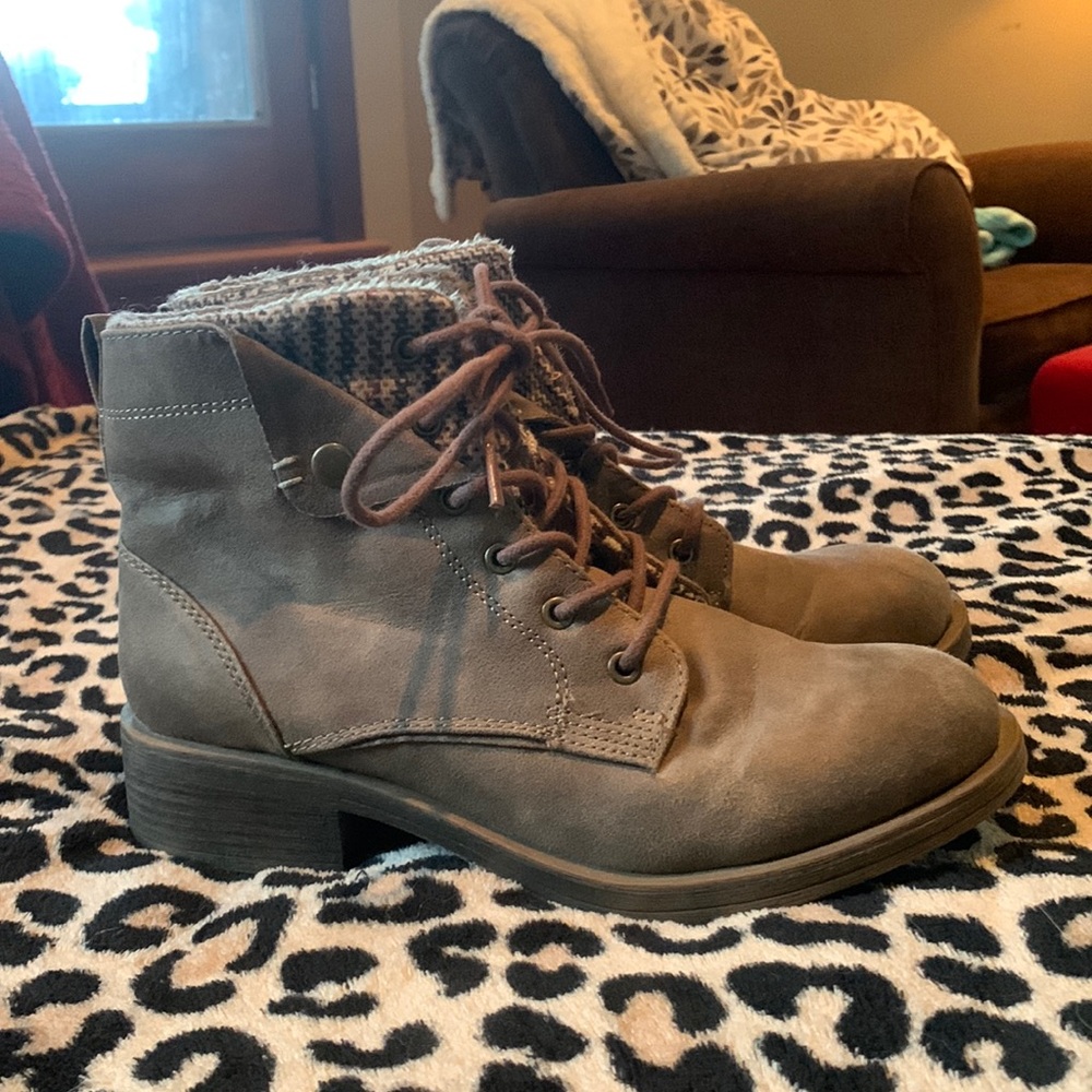 Women’s Rock & Candy by Zigi Tie Up Boots 8.5